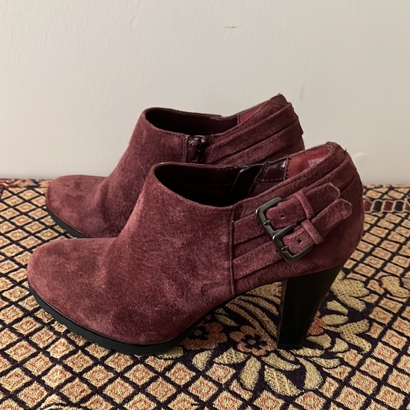 White Mountain Suede Bordeaux Ankle Booties. #8. - Picture 10 of 12